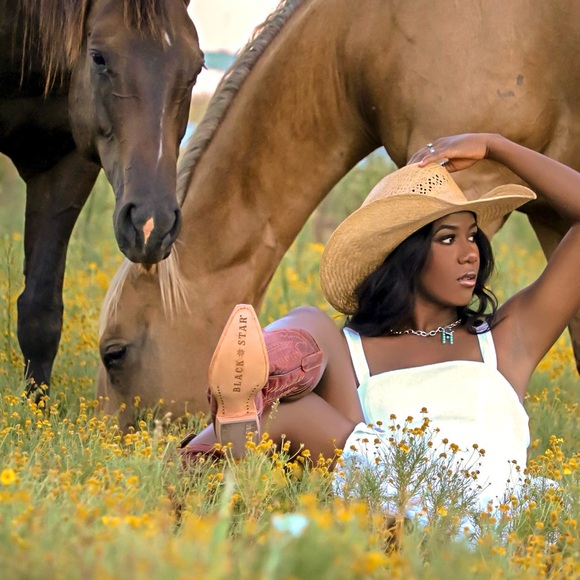 Meet your Posher, Trinity - Picture 4 of 5